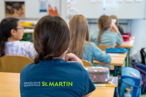 Grundschüler im Klassenzimmer&hellip;
